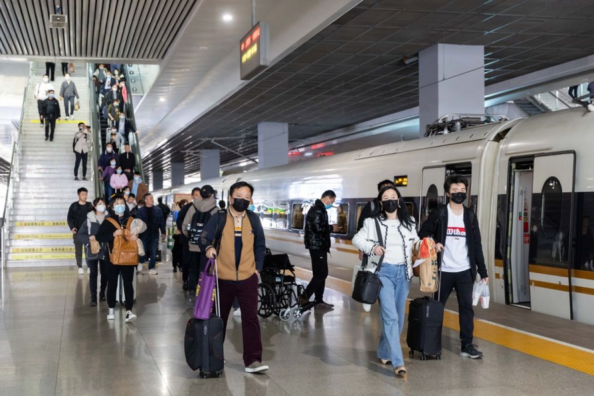 Jalur kereta China catat kenaikan perjalanan penumpang pada Q1 2023