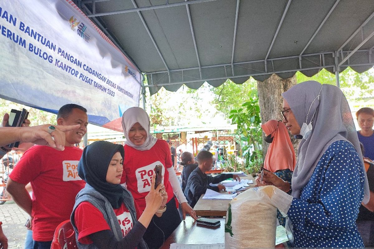 Pos Indonesia pastikan distribusi bantuan pangan beras di Jatim lancar