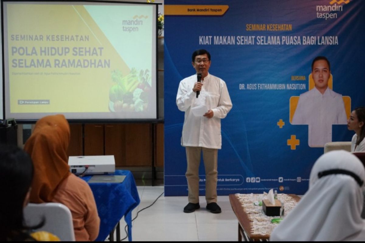 Bank Mandiri Taspen bagikan 1000 paket sembako untuk nasabah pensiunan di Medan
