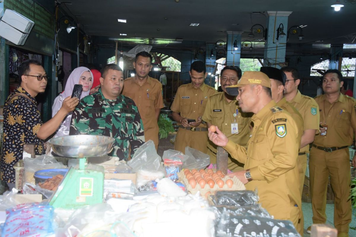 Cek ketersediaan bahan pokok, Wabup Bengkalis sidak ke pasar Terubuk