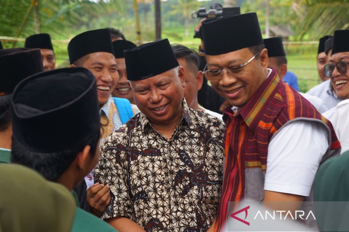 Gubernur NTB membagikan sembako dan sayuran di Lombok Timur