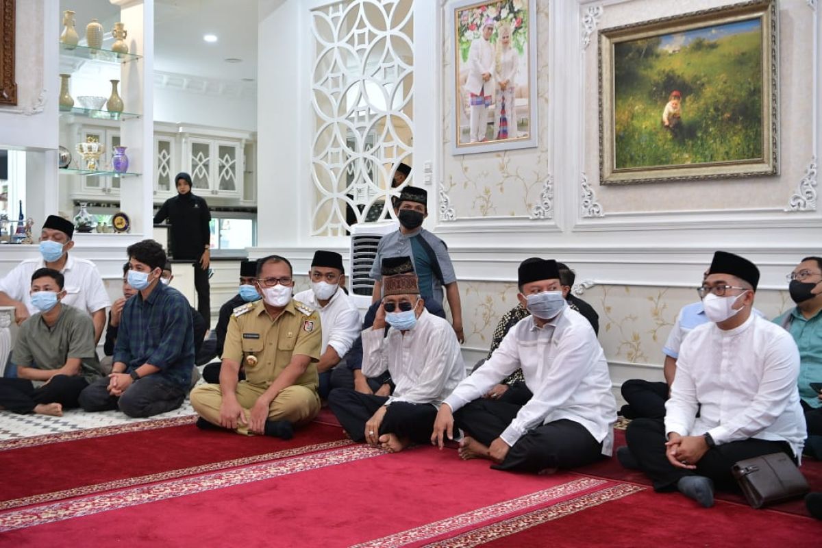 Wapres Ma'ruf Amin takziah ke rumah duka almarhum Muhammad Rapsel Ali di Makassar