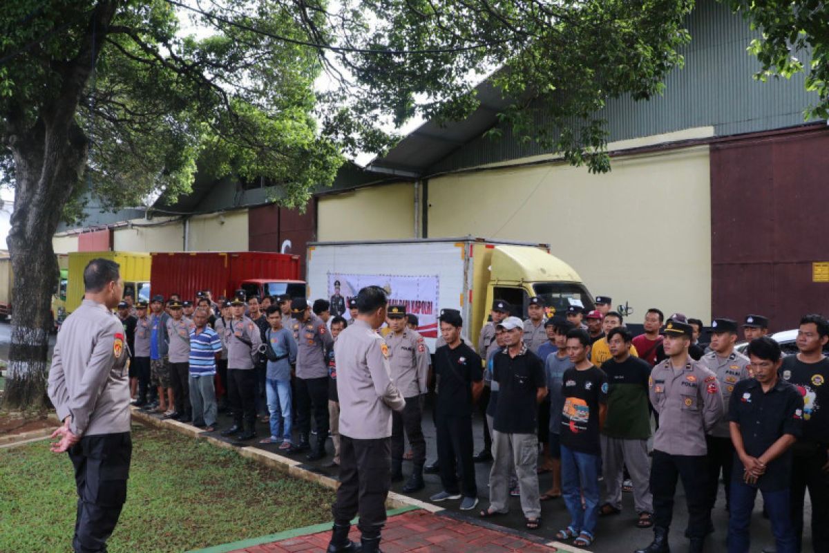 Polri salurkan 30 ribu paket sembako untuk PERSIS