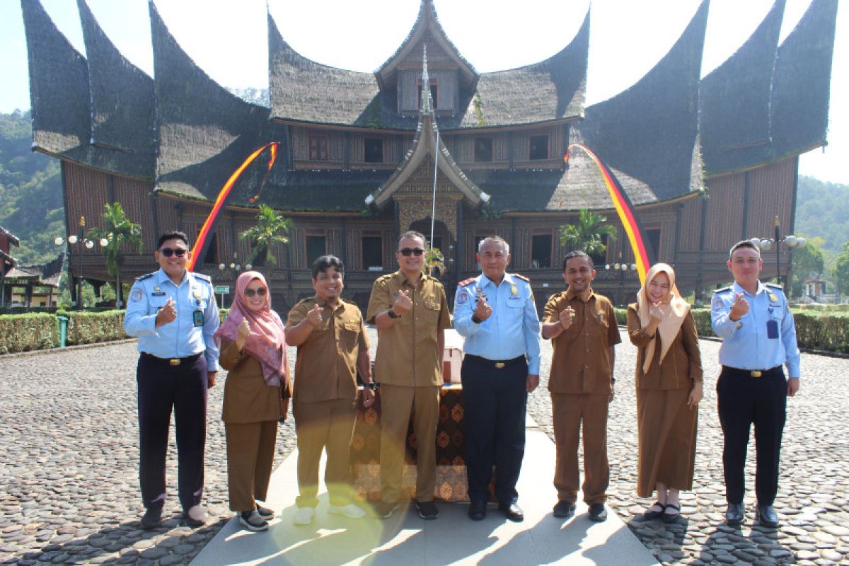 Imigrasi Agam buka posko pelayanan di Istana Pagaruyung
