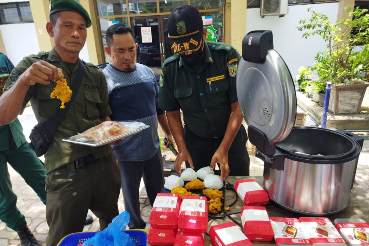 Kronologi polisi syariat Aceh gerebek Indomaret karena jual nasi di bulan Ramadhan