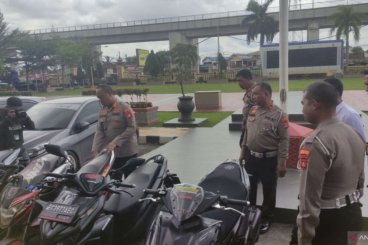 Polisi bantah terima uang tilang