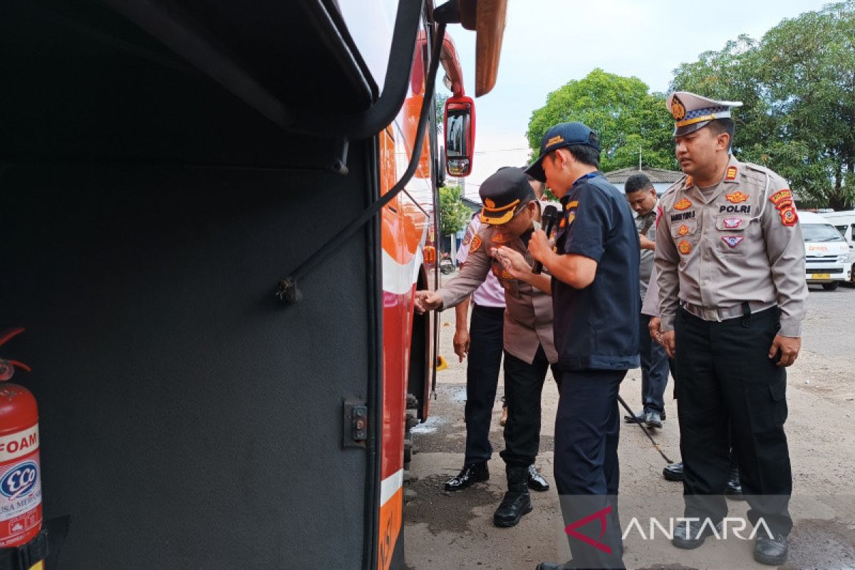 Polres Indramayu inspeksi keselamatan kendaraan umum di terminal