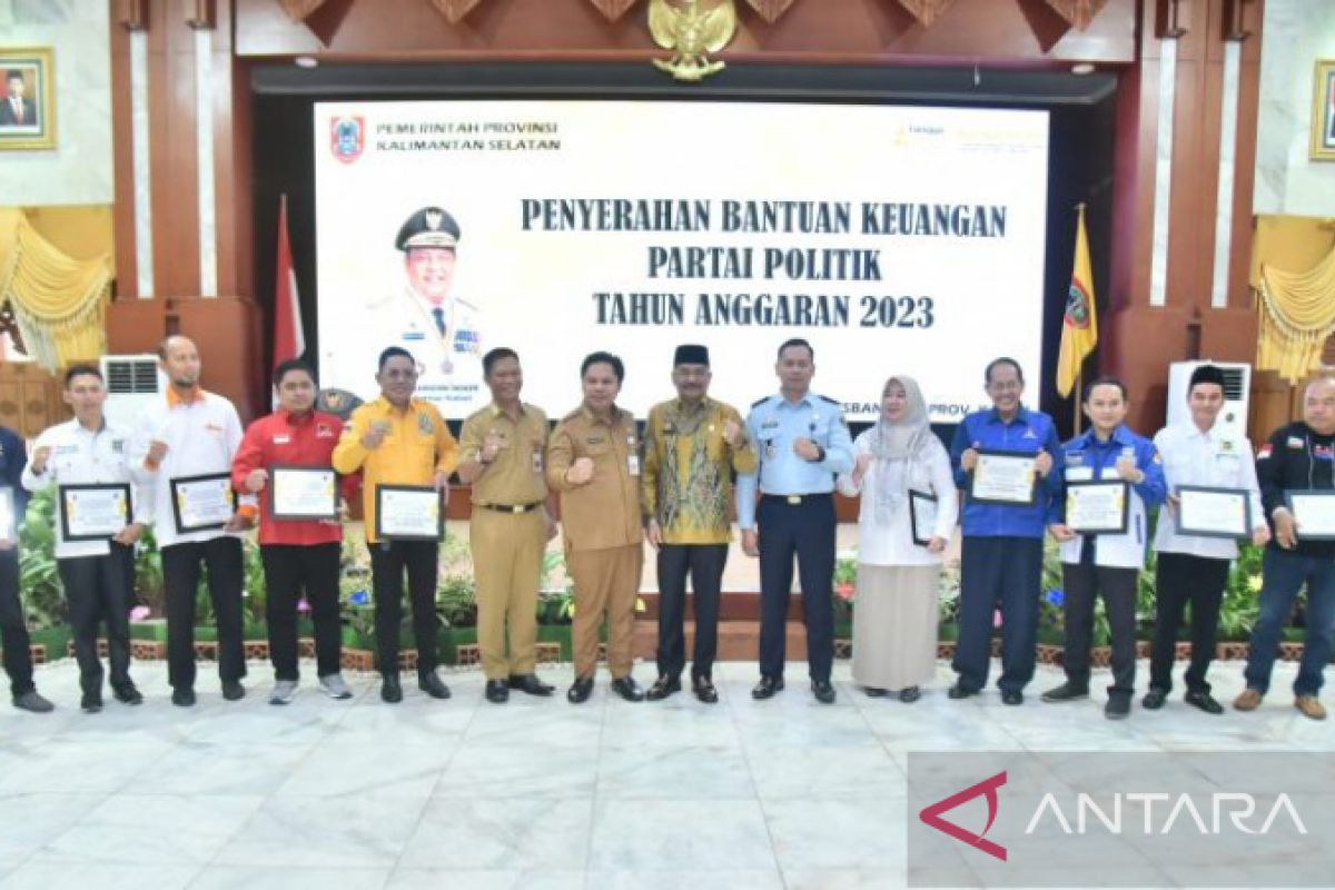 Pemprov Kalsel salurkan bantuan keuangan bagi Parpol total Rp9,3 miliar