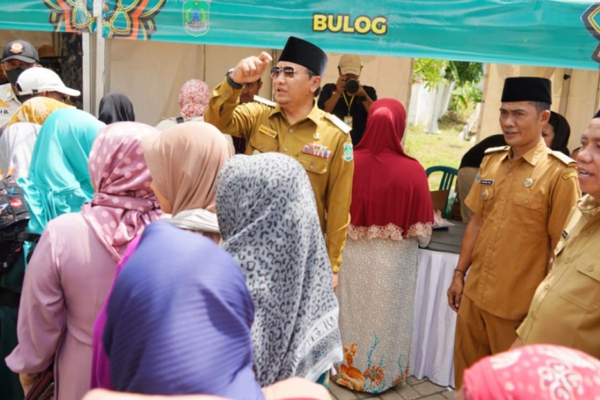 Pemkab Pasuruan menggelar kegiatan pasar murah tekan kenaikan harga