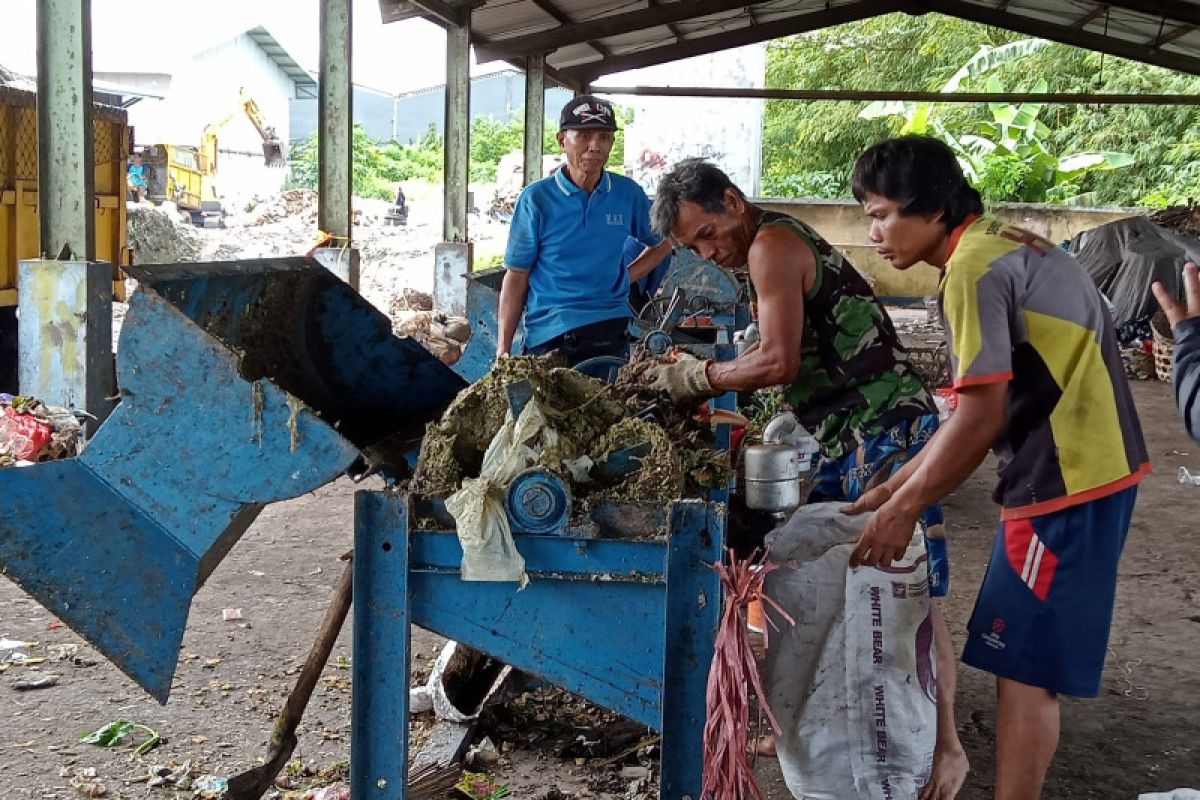 TPST Sandubaya Mataram mengurangi sampah ke TPA hingga 8 ton per hari