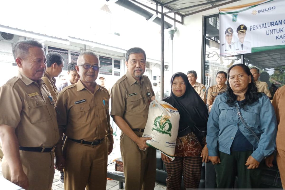 Pemkab Belitung salurkan bantuan cadangan beras pemerintah ke 8.393 KPM