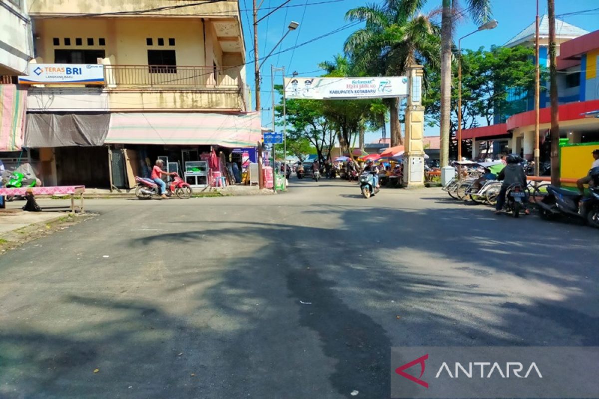Perbaikan jalan menuju Pasar Kemakmuran Kotabaru rampung