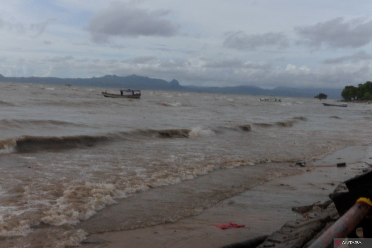 Nelayan Oesapa tidak melaut akibat cuaca buruk