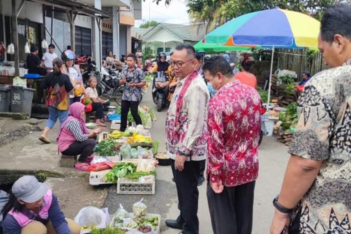 Disperindag Bengkayang pastikan stok bahan pangan terkendali