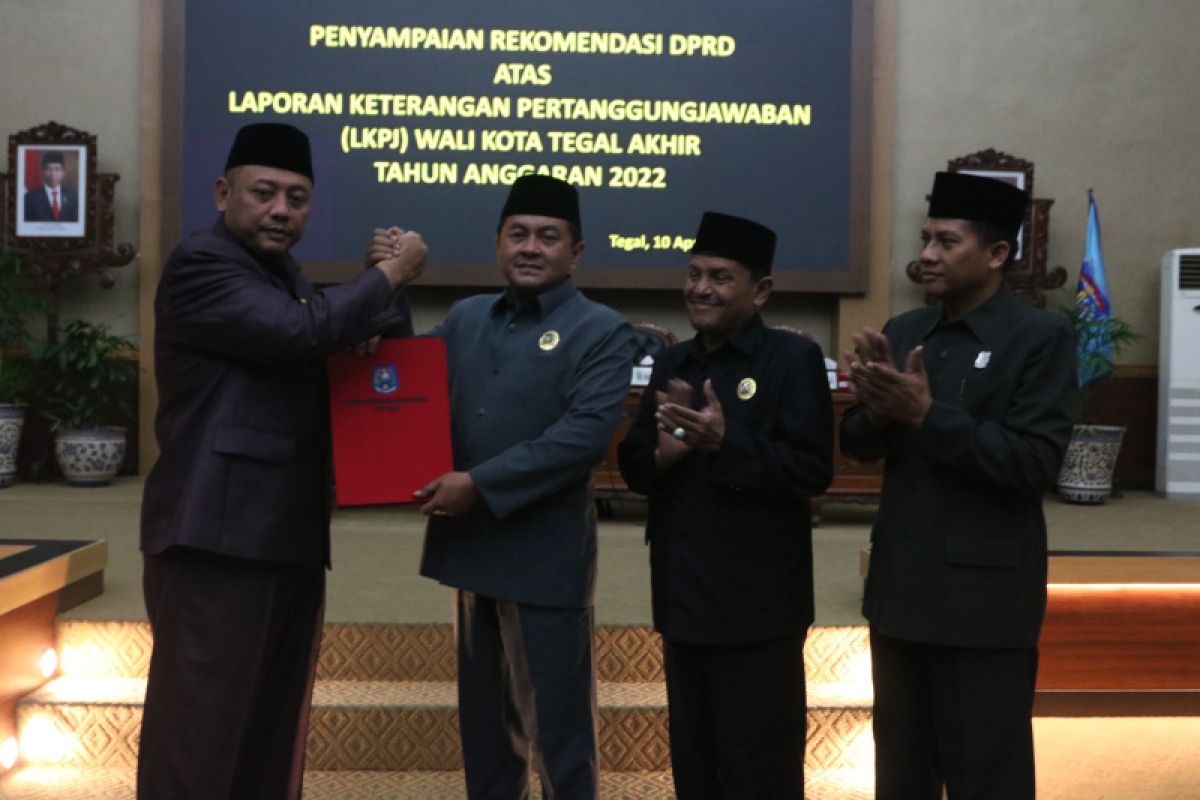 Wali Kota Tegal terima rekomendasi LKPJ 2022 dari Dewan