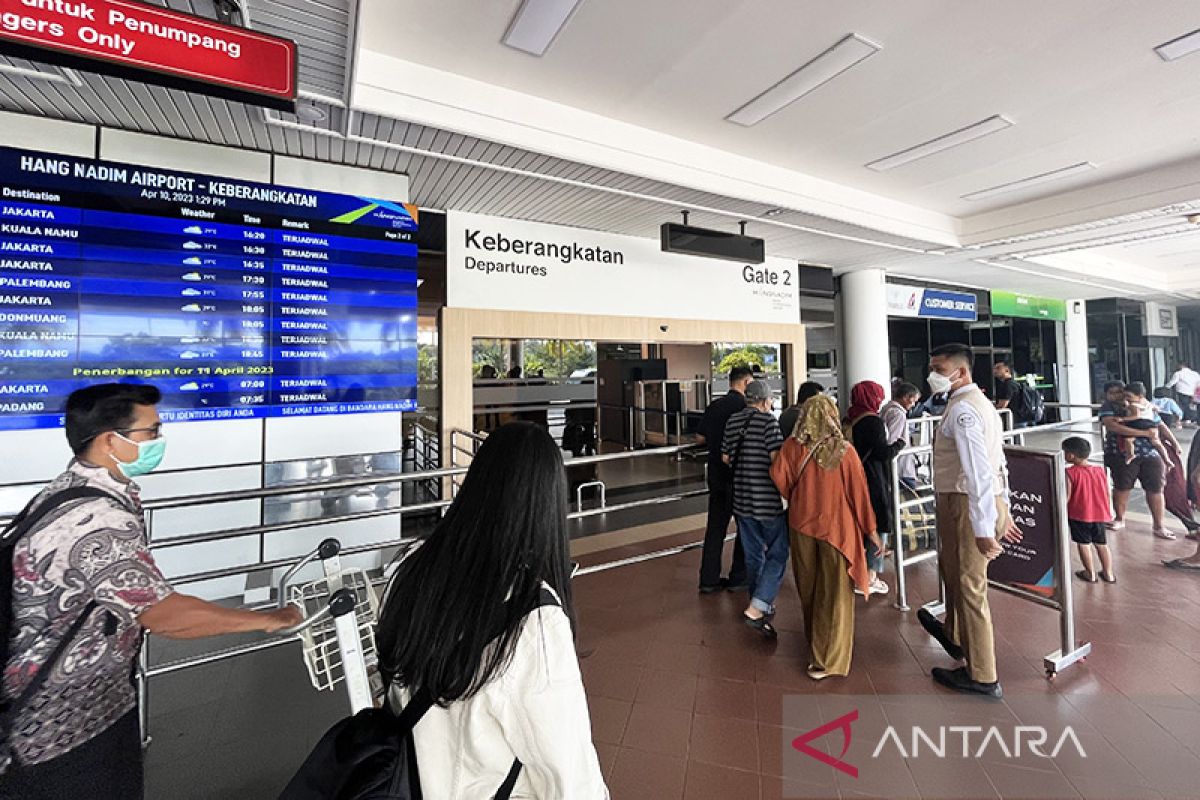 Hang Nadim Batam ingatkan penumpang menghindari beli tiket pada calo