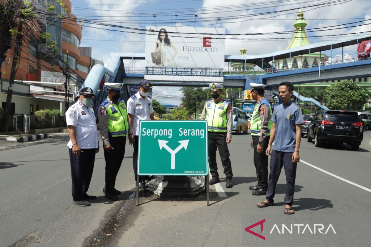 Dishub -Polres Metro Tangerang pasang rambu petunjuk di 19 titik jalur mudik