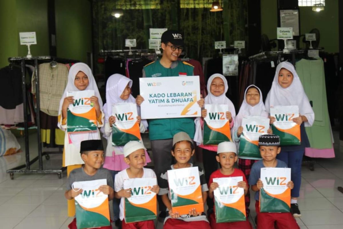 WIZ bersama anak yatim belanja baju Lebaran Idul Fitri