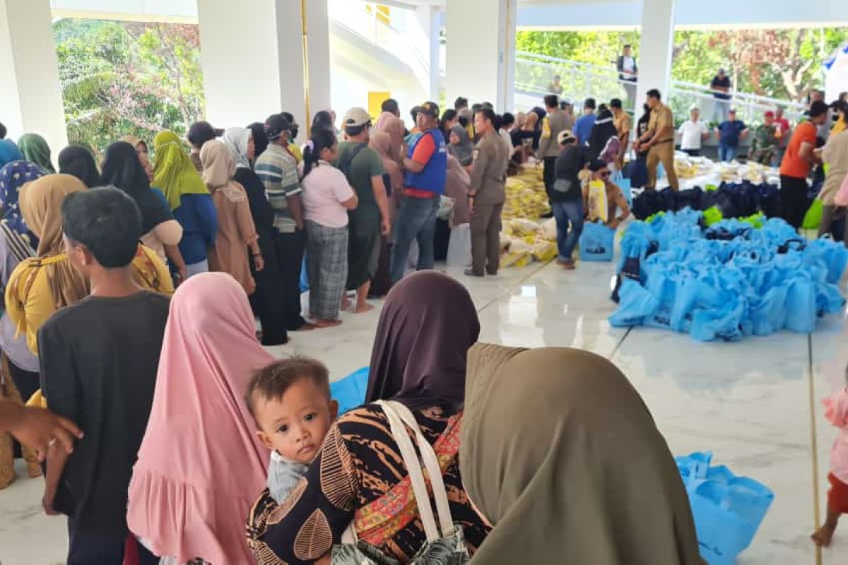 ASDP salurkan 1.000 paket sembako murah dan hadirkan bazar UMKM