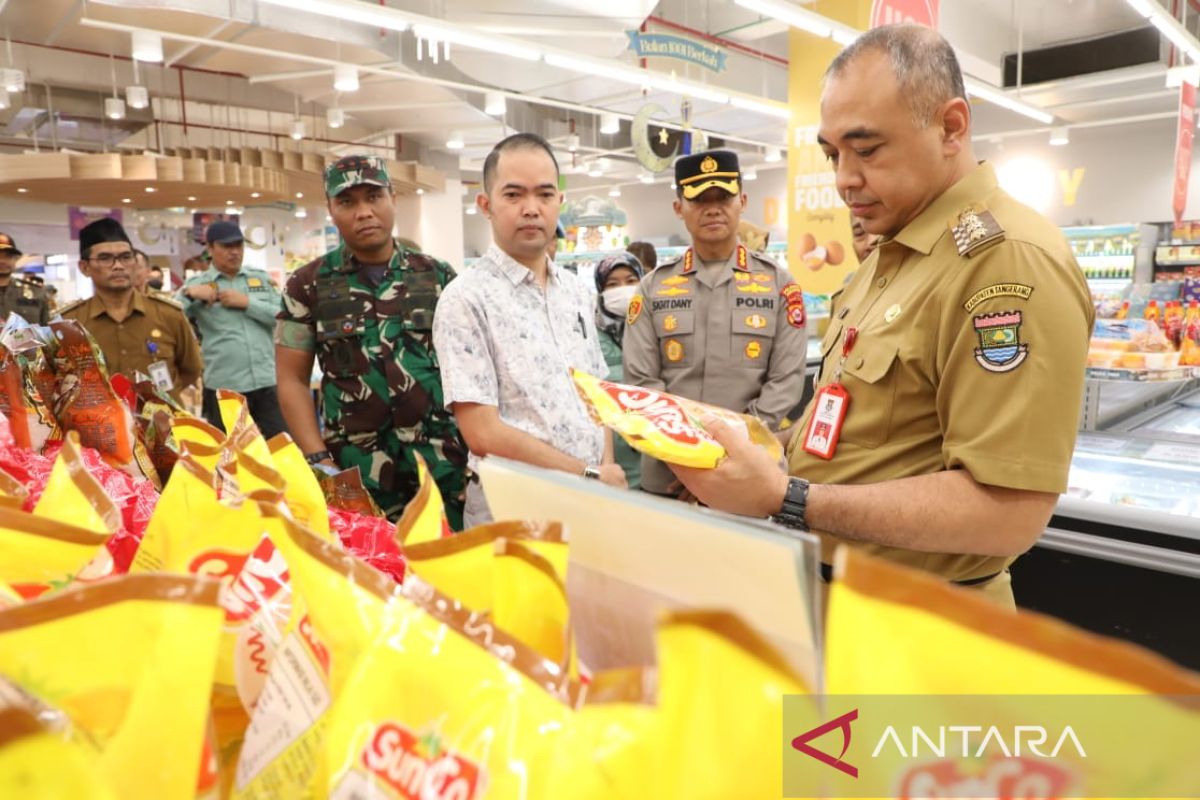 Bupati Tangerang pastikan harga bahan pokok terkendali jelang lebaran