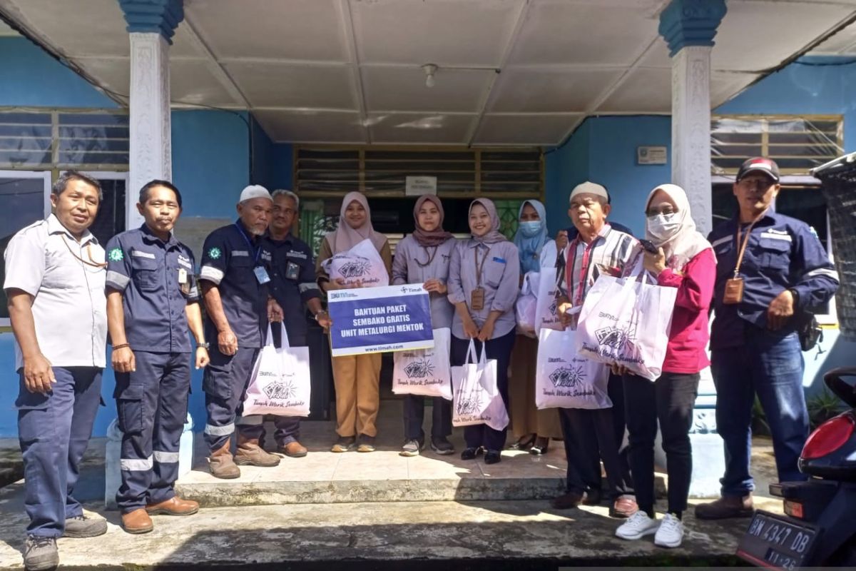 Ramadhan - PT Timah serahkan paket sembako untuk lansia di Bangka Barat