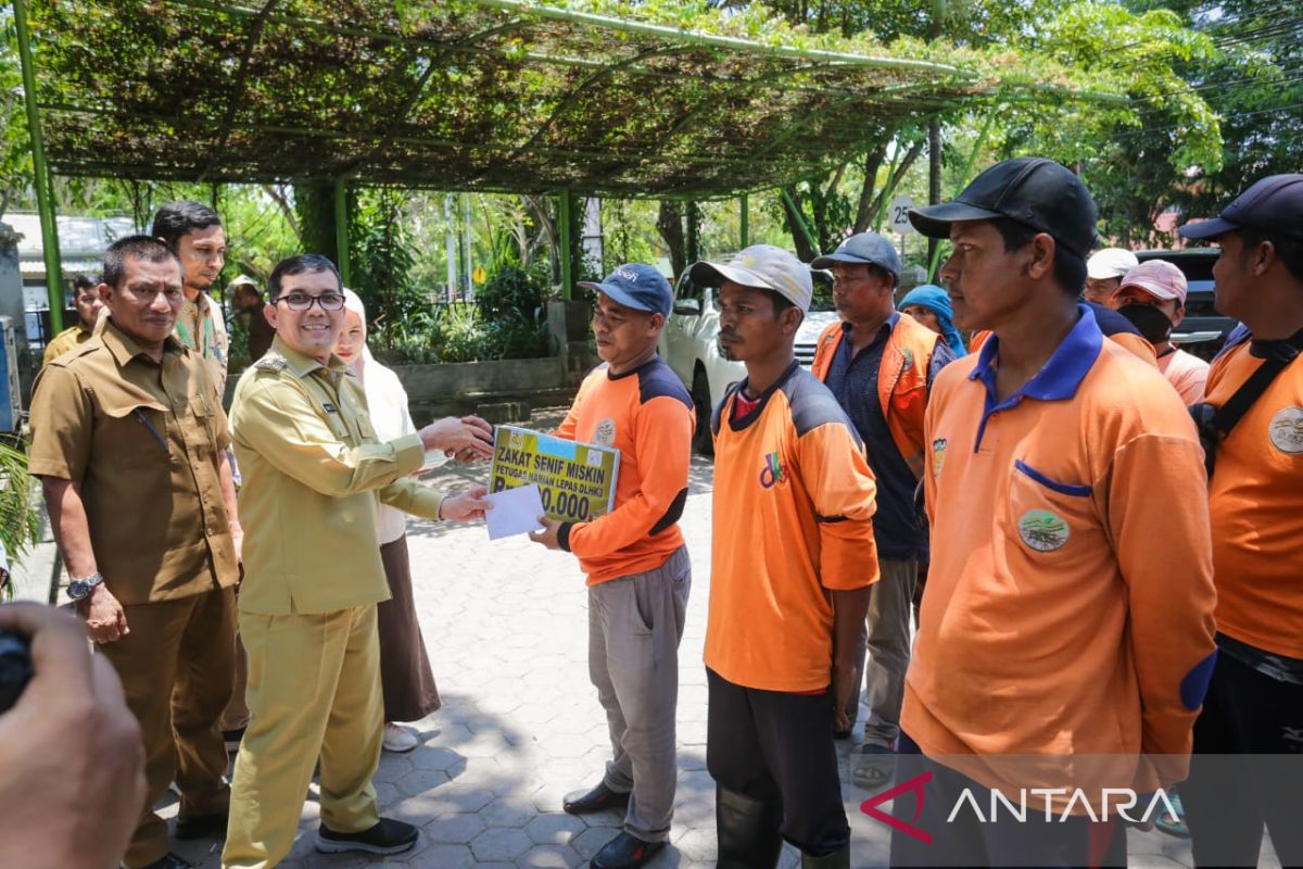 566 petugas kebersihan Banda Aceh terima zakat senif, ini jumlahnya