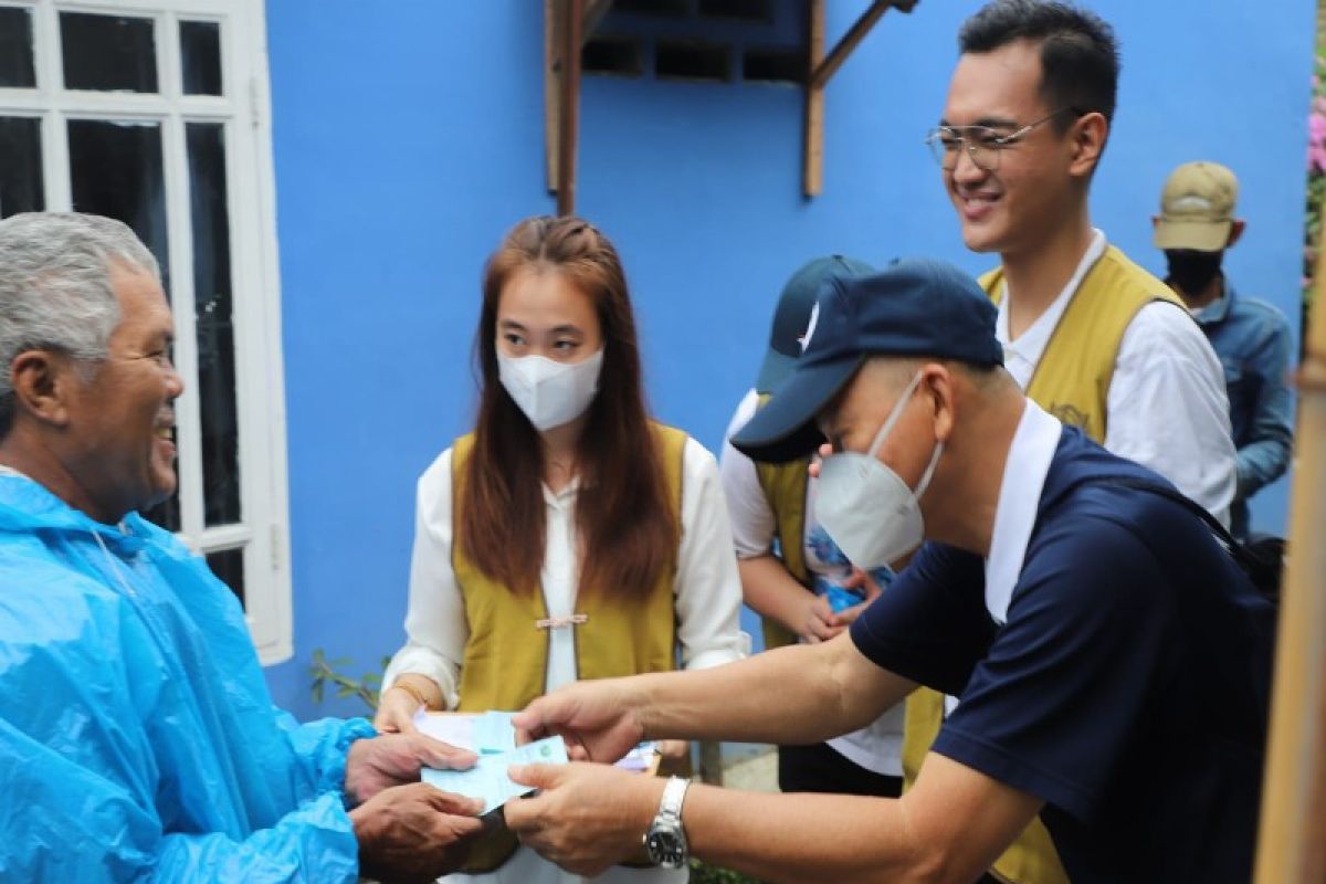 Tzui Chi Tebing Tinggi bagikan kupon paket sembako kepada warga kurang mampu