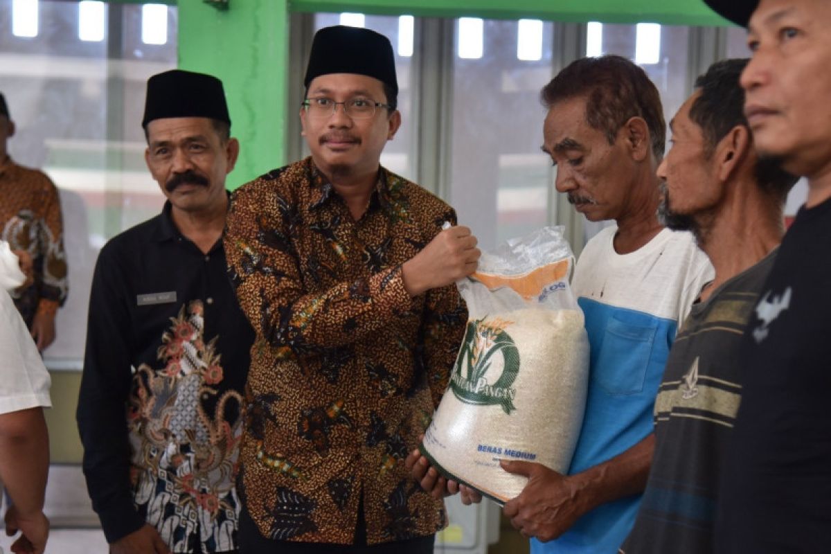 Pemkab Sidoarjo salurkan bantuan pangan untuk 92 ribu warga