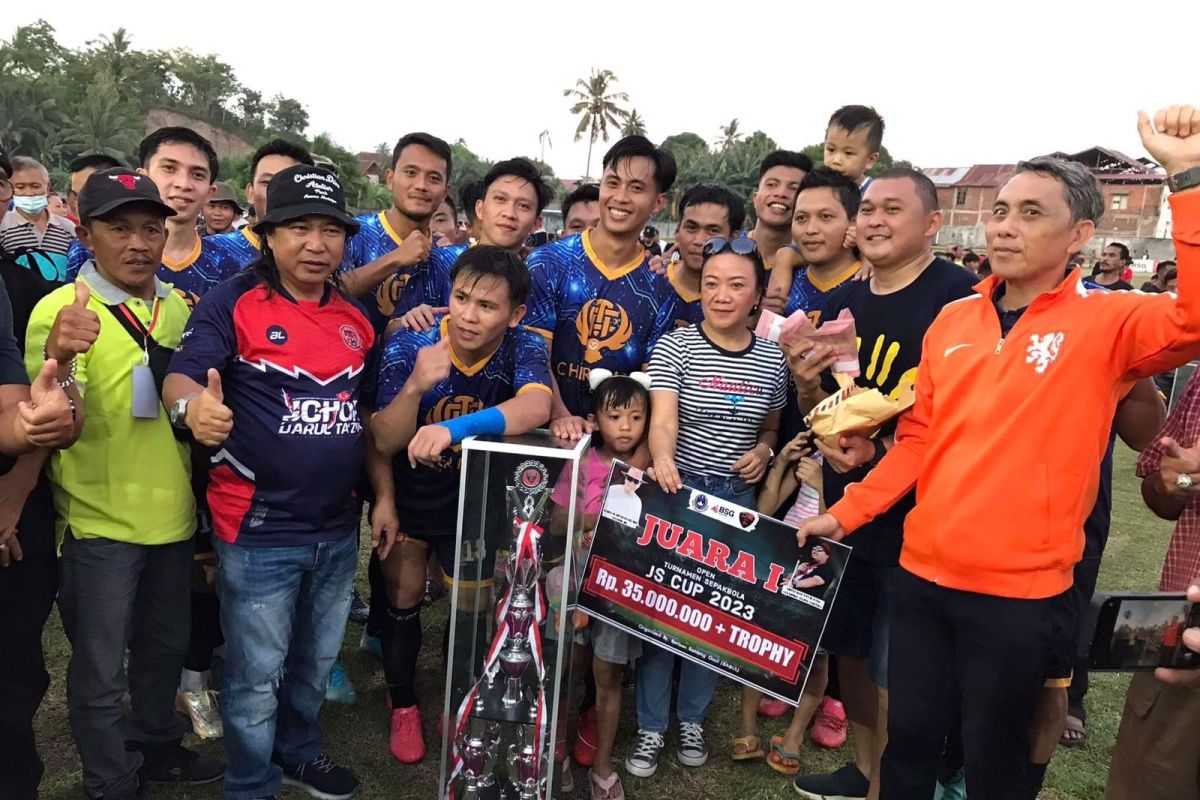 Turnamen sepakbola piala Bupati Mitra dijuarai Garnet-FC Tomohon