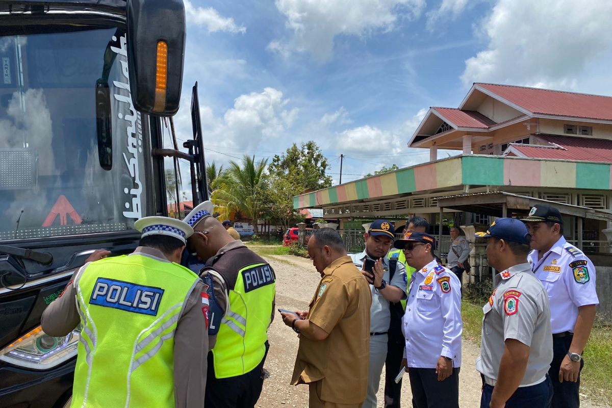 Sebanyak 57 unit bus di Kapuas Hulu layani mudik lebaran