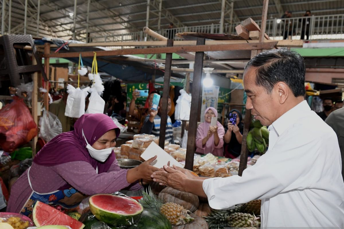 Presiden Joko Widodo kunjungi Pasar Kelapa Cilegon