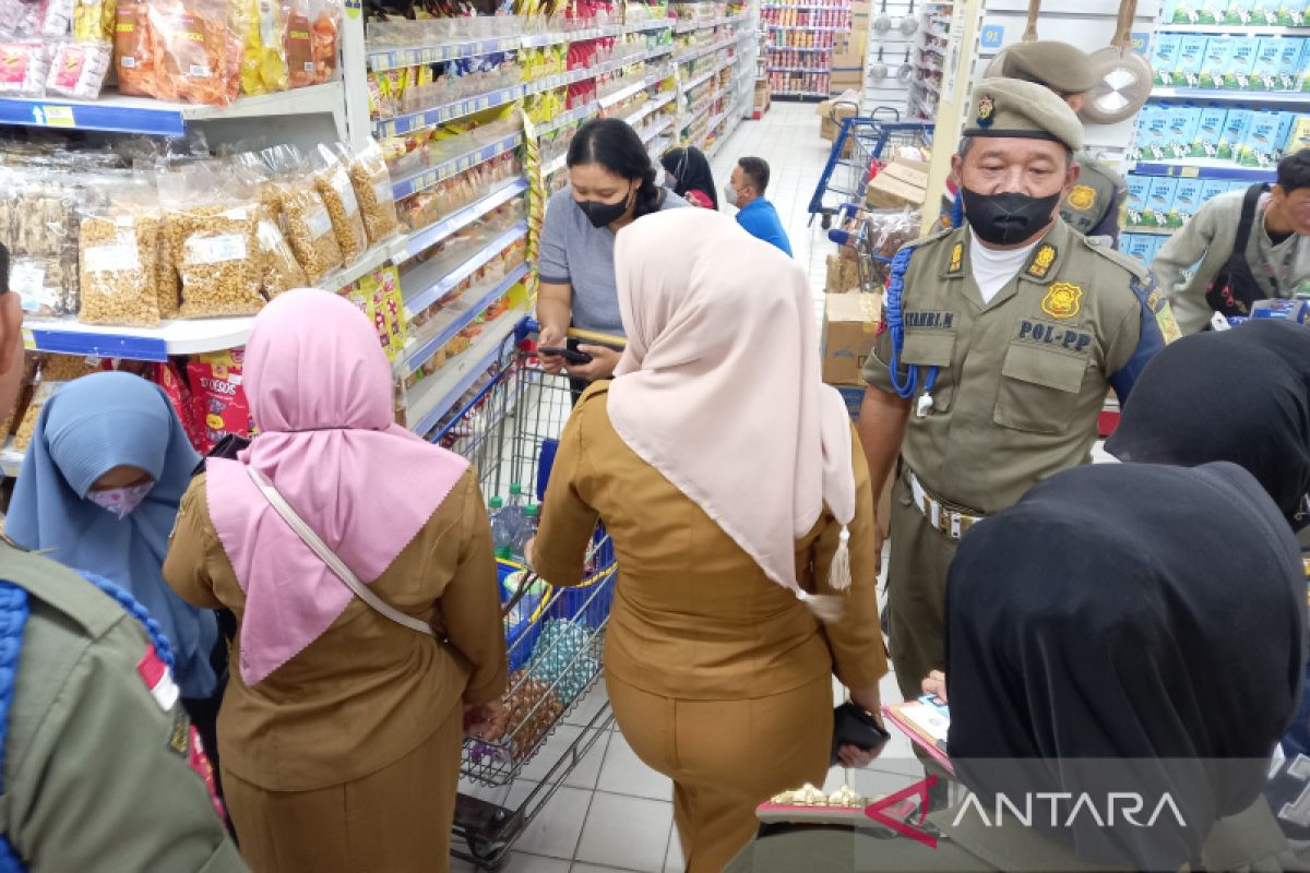 Satpol PP Bengkulu data belasan ASN yang berbelanja saat jam kerja