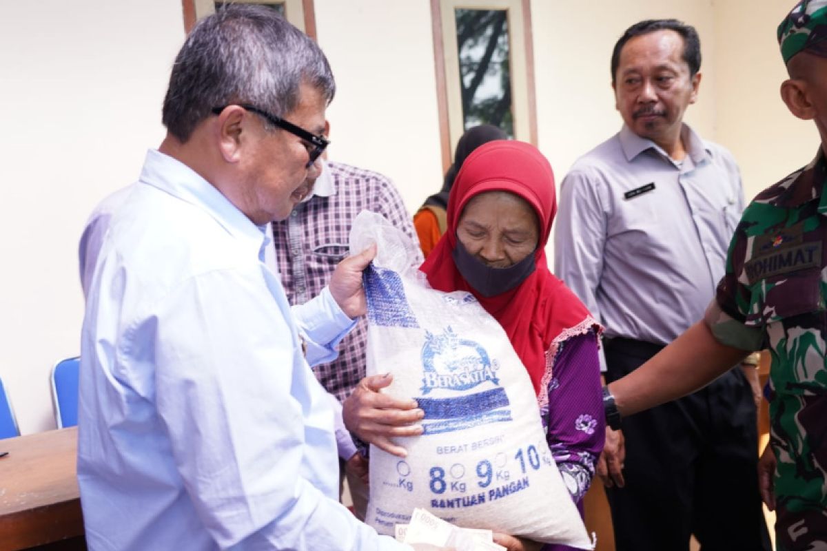Sebanyak 283.562 keluarga di Garut dapat bantuan beras