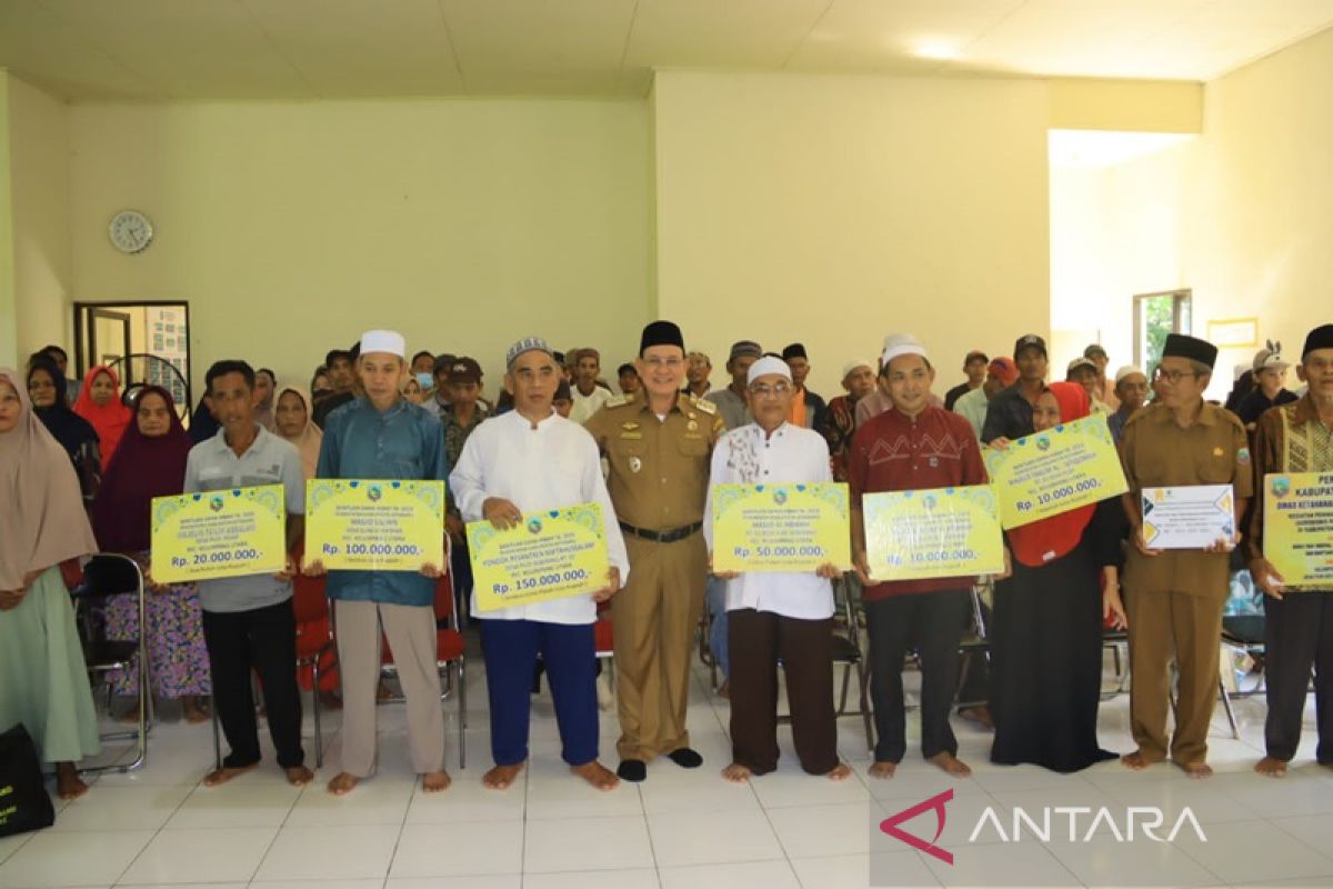 Bupati Kotabaru salurkan bantuan di dua kecamatan
