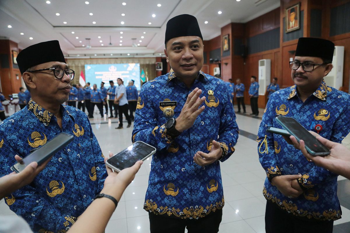 Wali Kota Surabaya ingatkan ASN jaga netralitas jelang Pemilu 2024