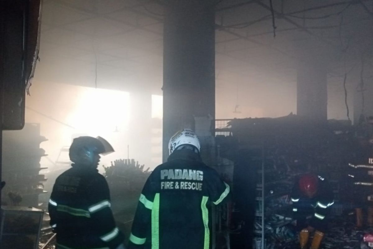 Toko swalayan di Padang terbakar jelang musim marema lebaran