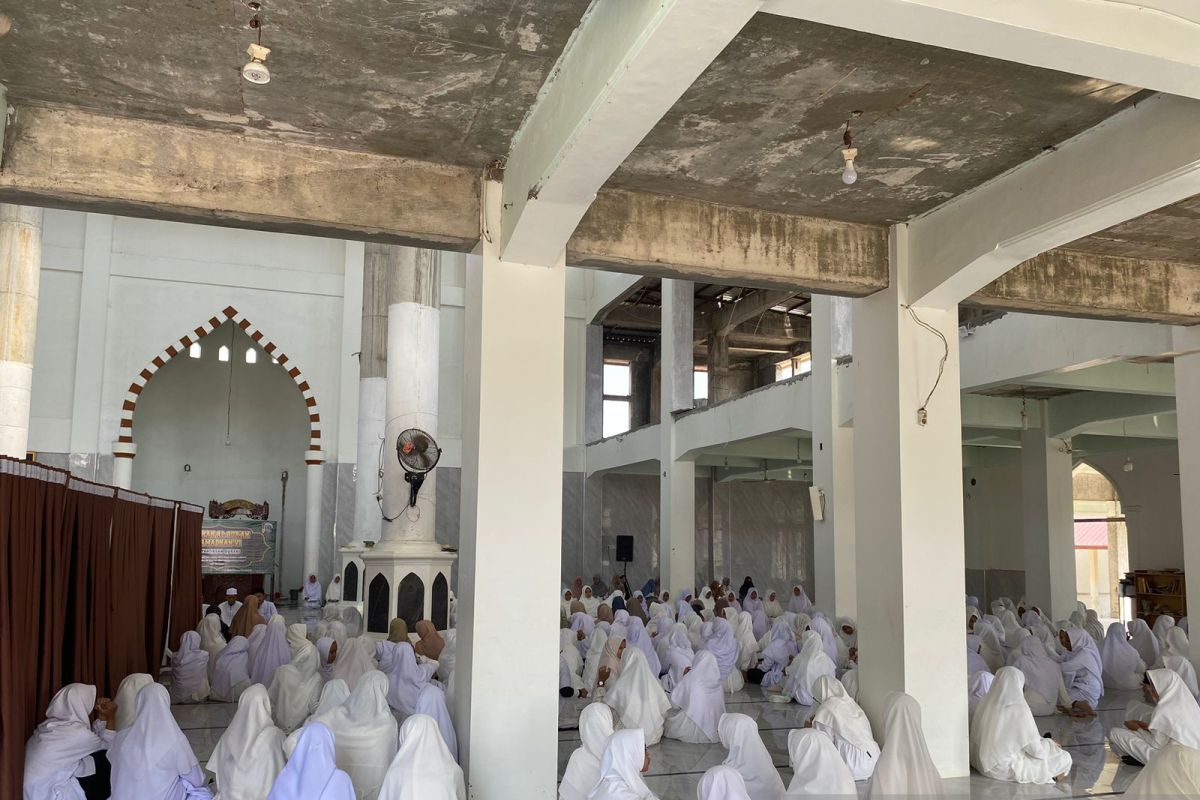 Puluhan santri Dayah IQ Aceh khatam hafal 30 juz selama Ramadhan, patut diapresiasi