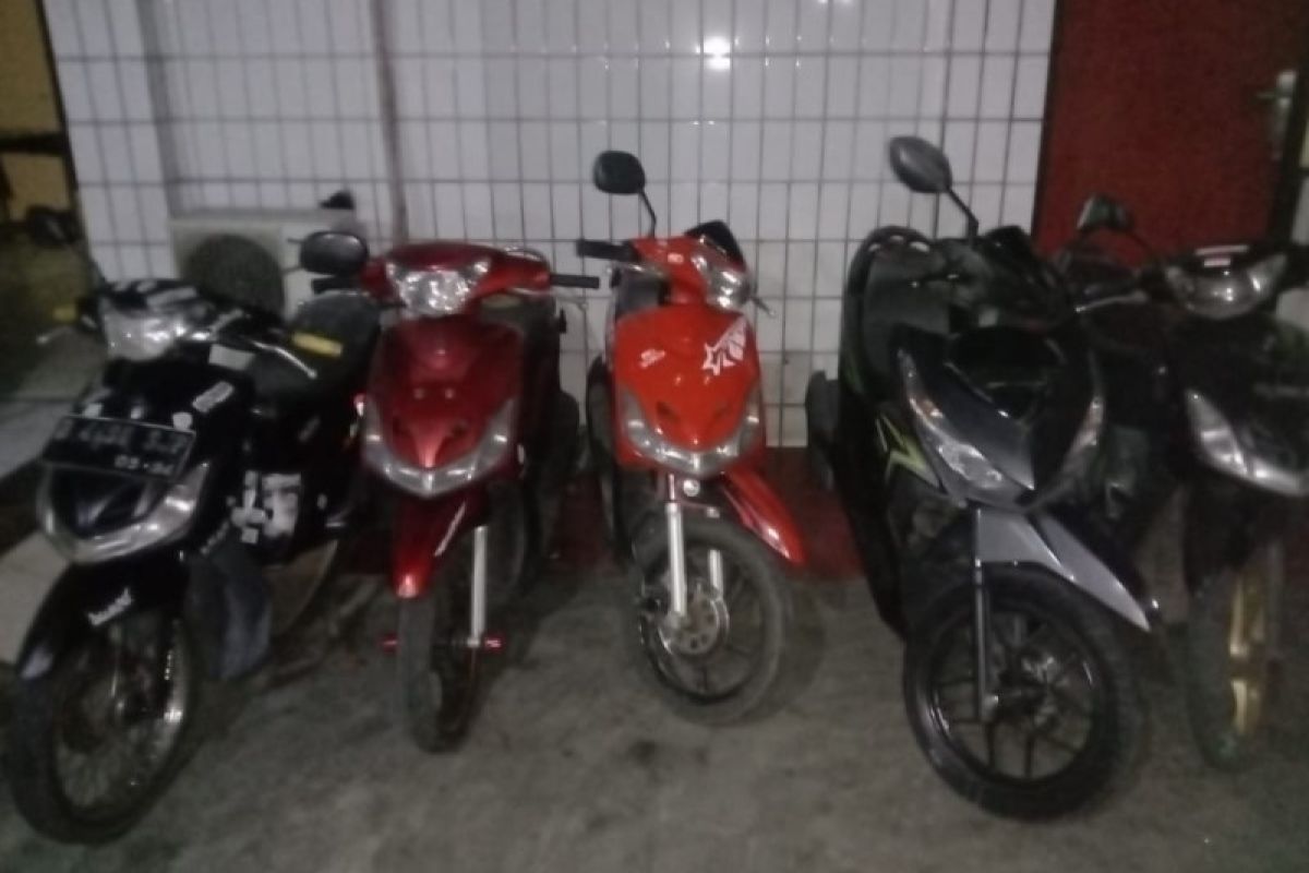 Polisi tangkap komplotan pencuri motor di Pasar Minggu