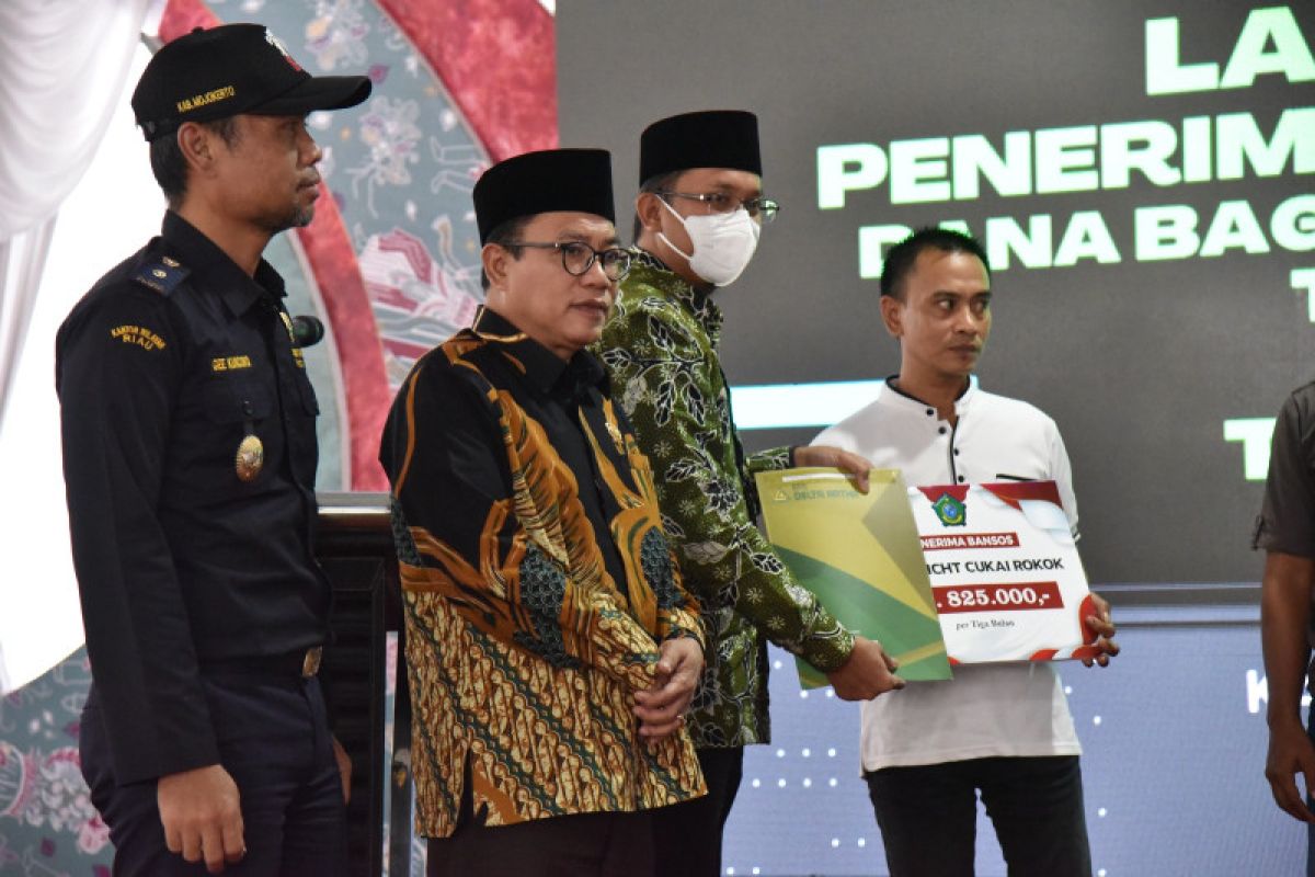 Pemkab Sidoarjo gelontor BLT kepada 3.383 buruh pabrik rokok