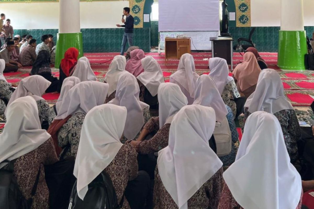 Sosialisasikan PLN Mobile, PLN Bukittinggi hadir di pesantren ramadan