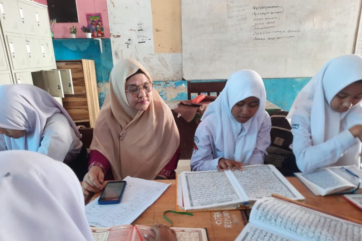 SMPN 3 Binjai isi Ramdhan dengan belajar membaca Al Quran