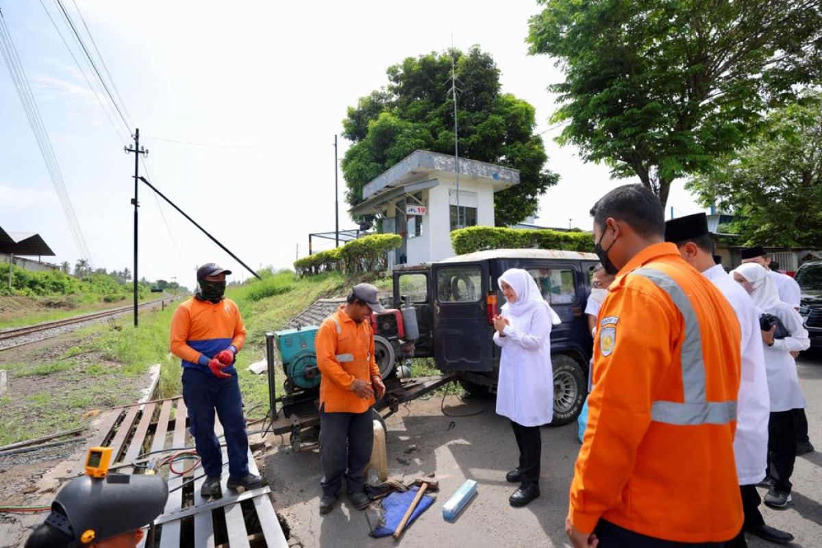 Pemkab Banyuwangi tambah penjaga lintasan KA tak berpalang pintu