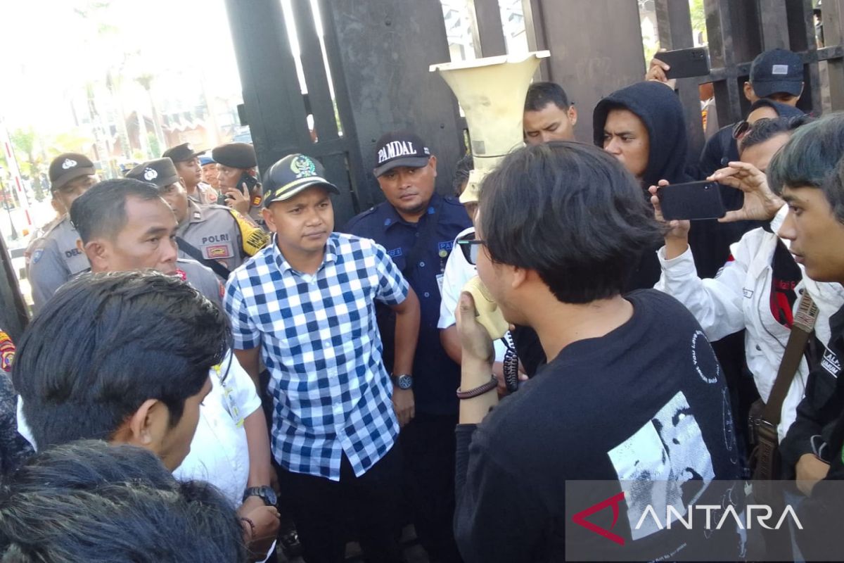 Legislator Kaltim respon aksi demonstrasi mahasiswa di Gedung DPRD Provinsi