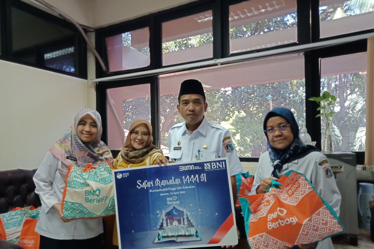 Sebanyak 500 PJLP Kebayoran Baru dapat bantuan sosial