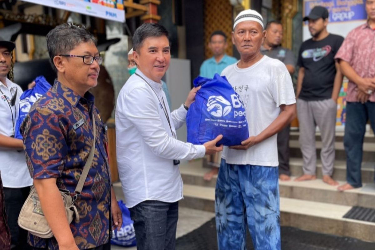 BRI salurkan bahan pokok untuk panti asuhan dan jompo di Bali