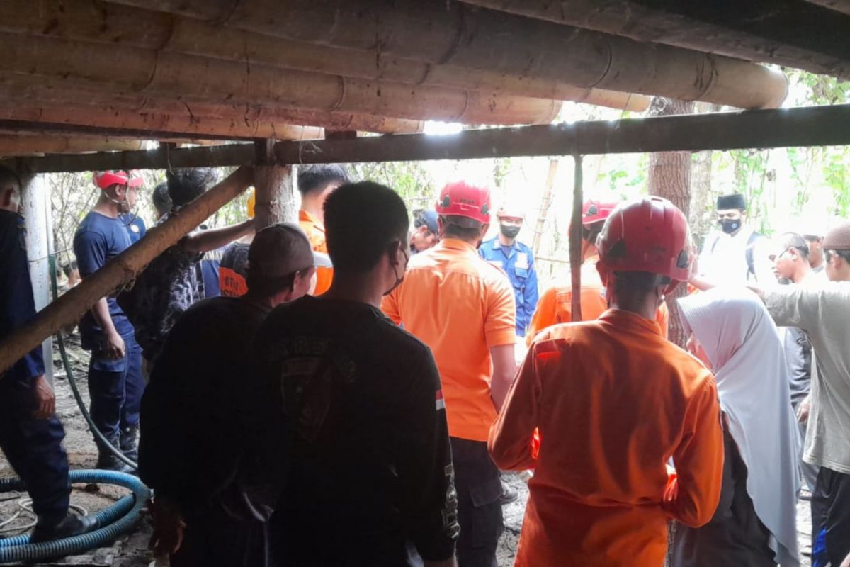 Bersihkan sumur kandang ayam, 2 warga Jerowaru Lombok Timur tewas
