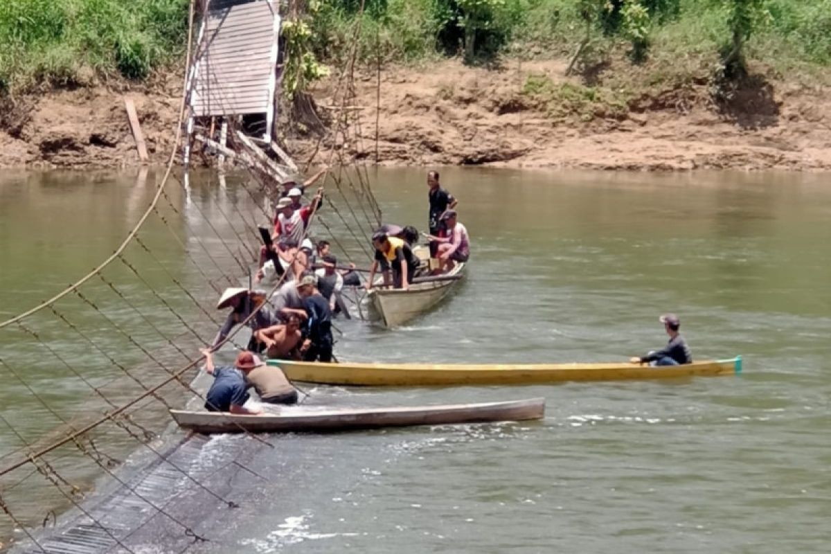 Dinas PUPR tangani jembatan putus di Ariung Mendalam Kapuas Hulu