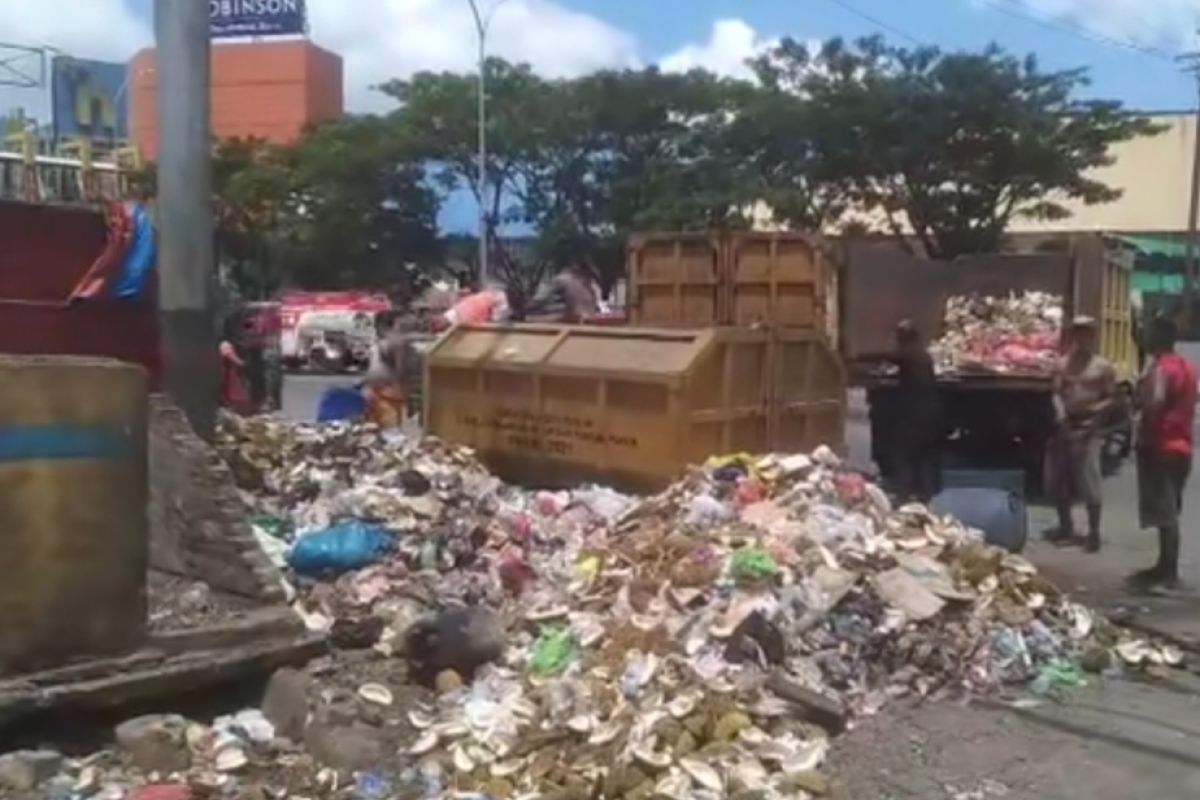 Sampah kulit durian di Ambon capai  25 ton per hari