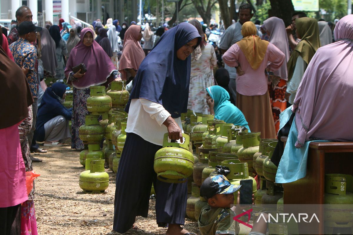 FOTO - Layanan penukaran tabung gas elpiji subsidi untuk ASN