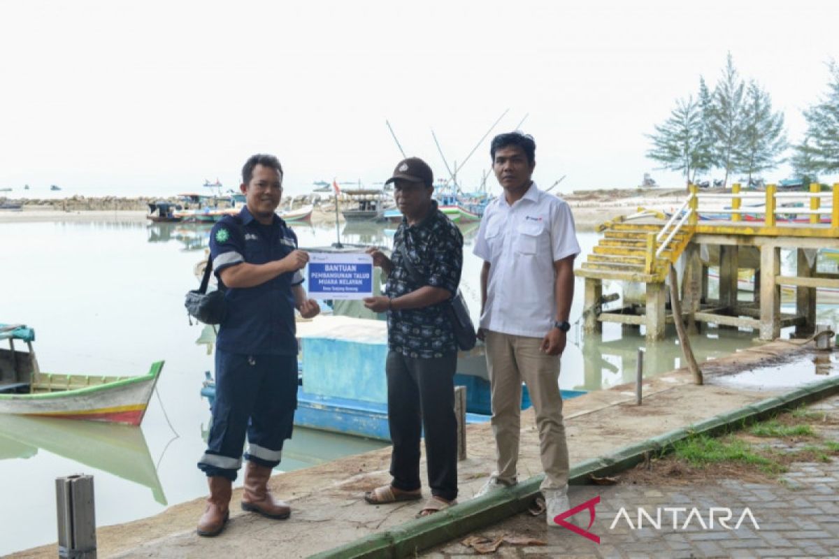 PT Timah Tbk Bantu Pembangunan Talut Dermaga Nelayan Tanjung Gunung